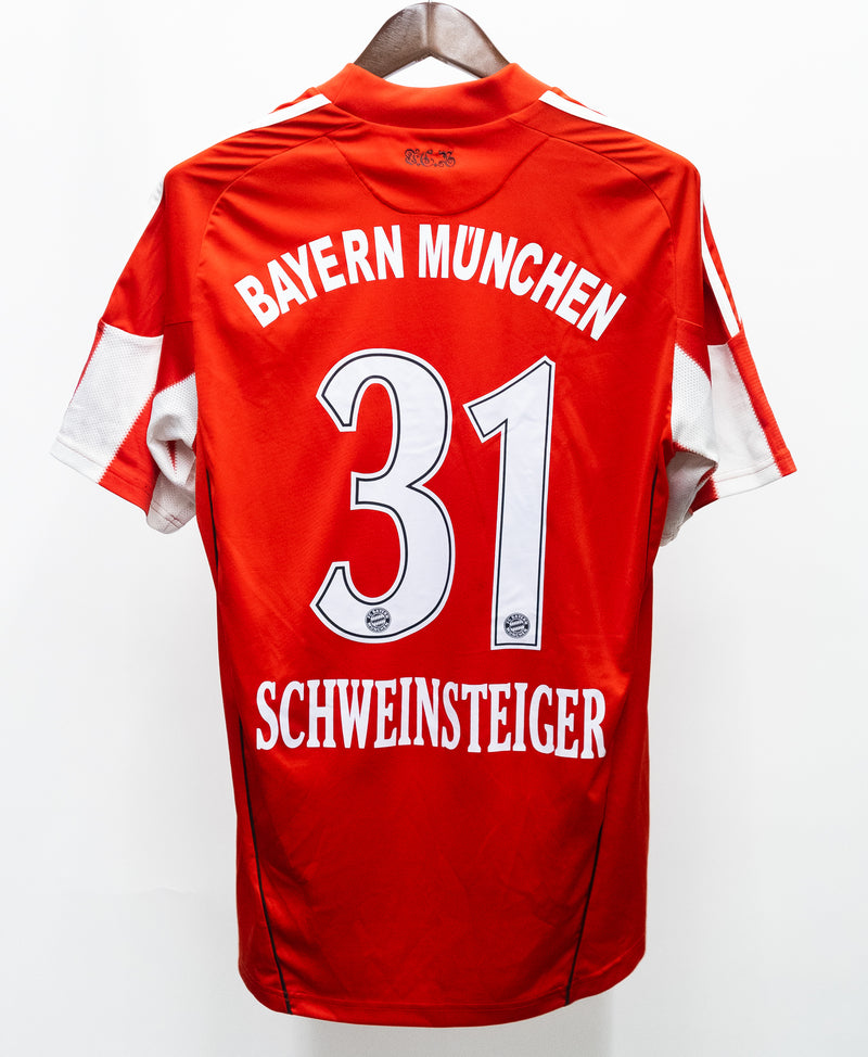 Bayern Munchen 2010-11 Schweinsteiger Home Kit (M)