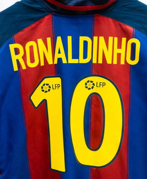 Barcelona 2003-04 Ronaldinho Home Kit (XL)