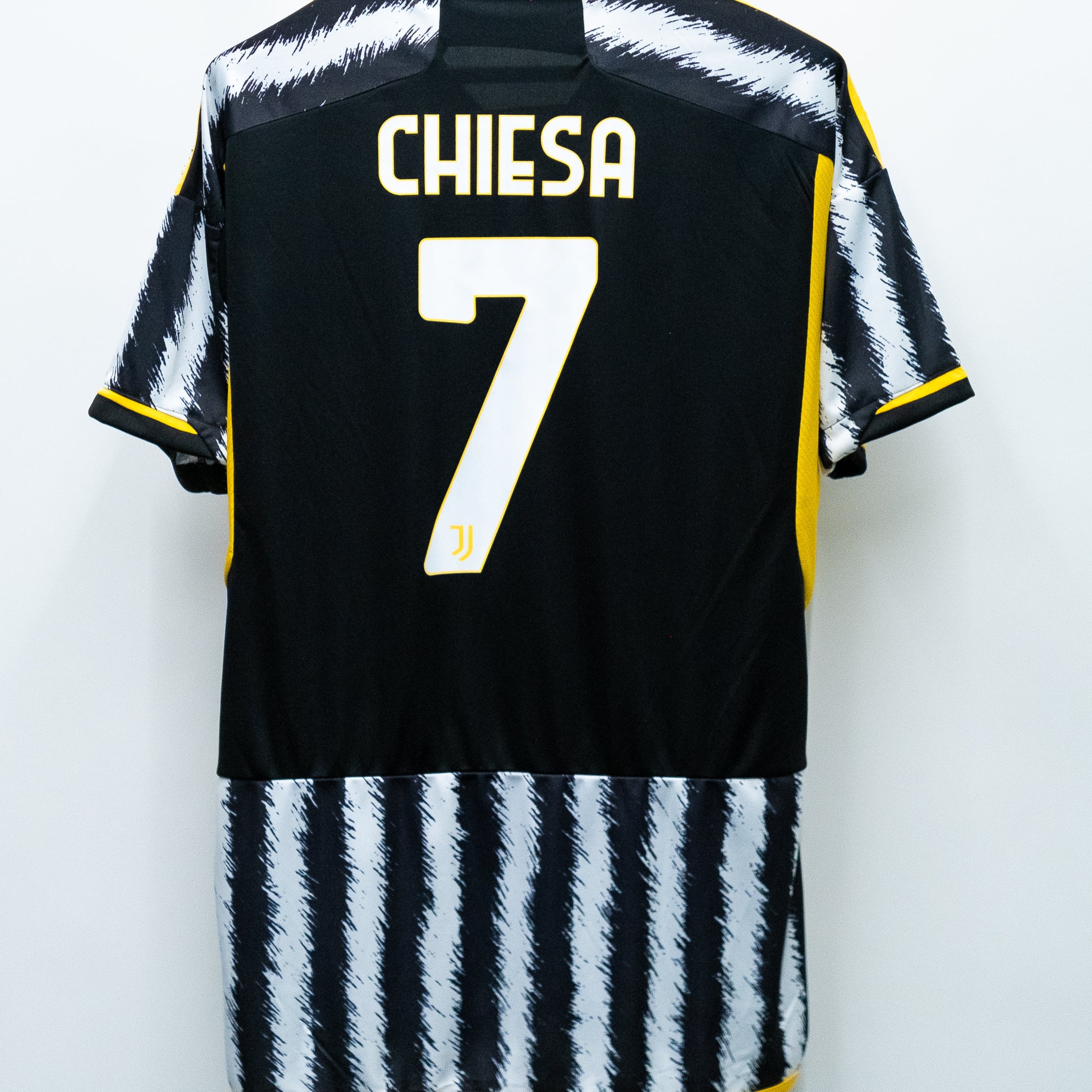 Juventus 2023-24 Chiesa Home Kit (XL)