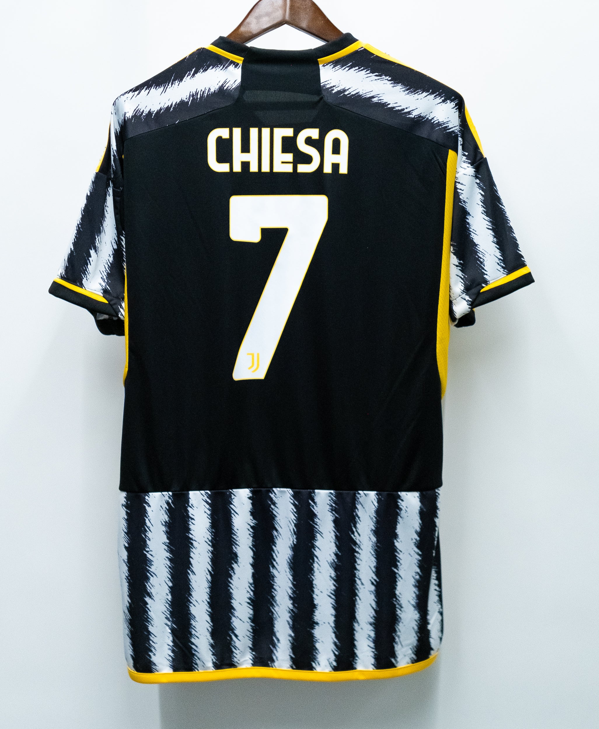 Juventus 2023-24 Chiesa Home Kit (XL)