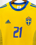 Sweden 2002 Ibrahimovic Home Kit (S)