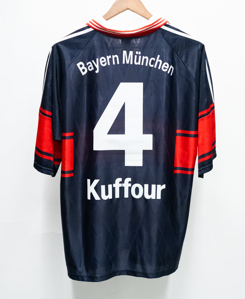 Bayern Munich 1997-99 Kuffour Home Kit (L)