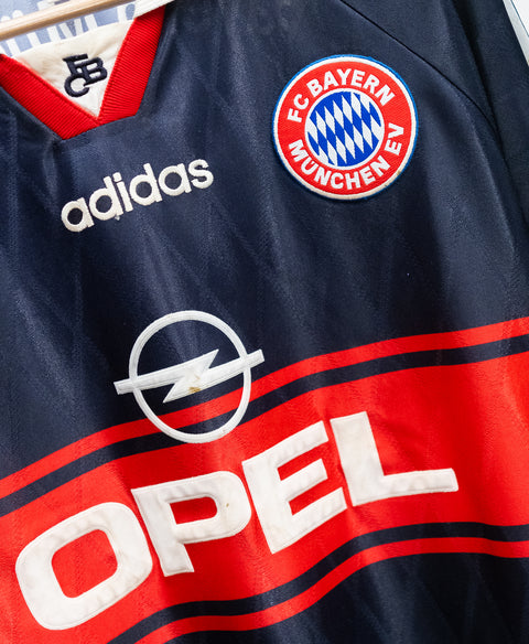 Bayern Munich 1997-99 Kuffour Home Kit (L)