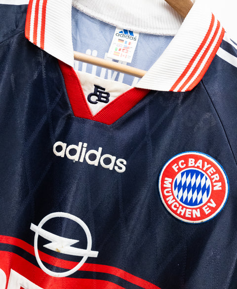 Bayern Munich 1997-99 Kuffour Home Kit (L)