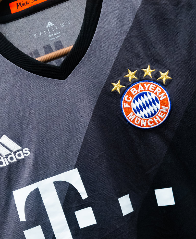 Bayern Munich 2016-17 Away Kit (S)