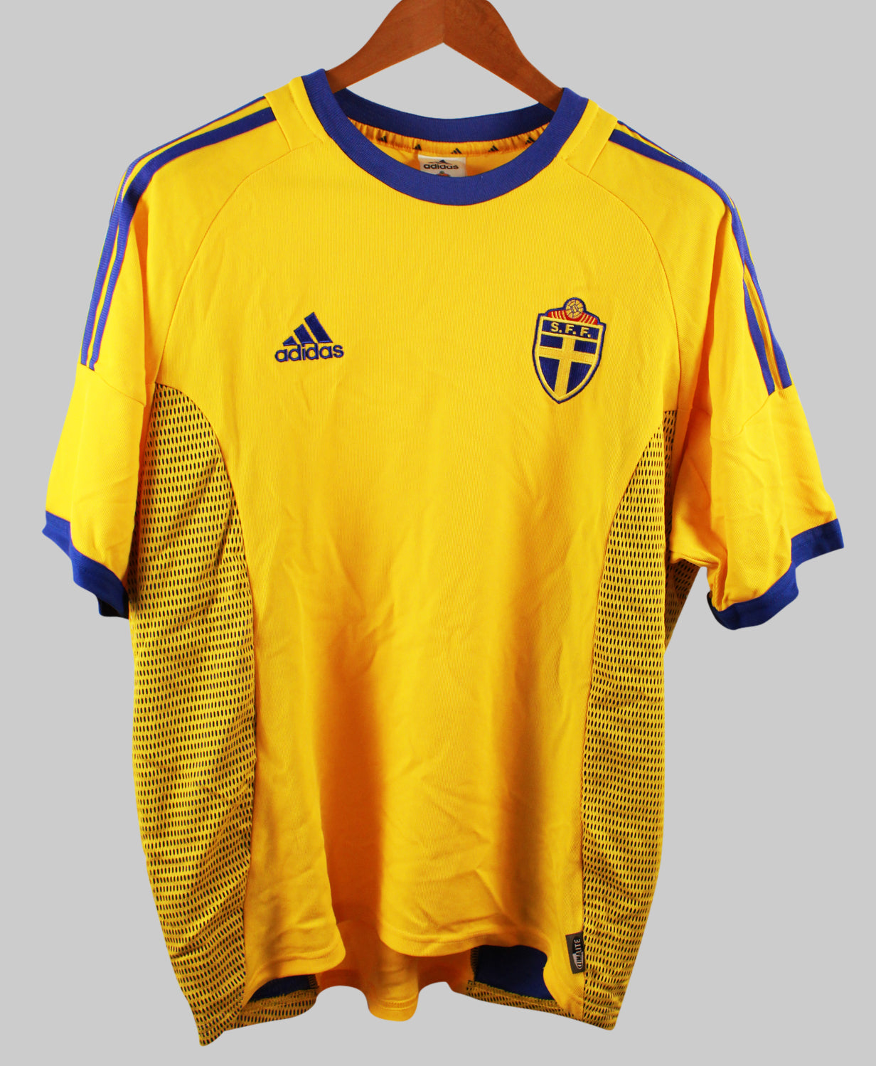 Sweden 2002-03 Home Kit (L)