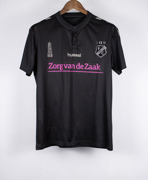 FC Utrecht 2015-16 Away Kit (S)