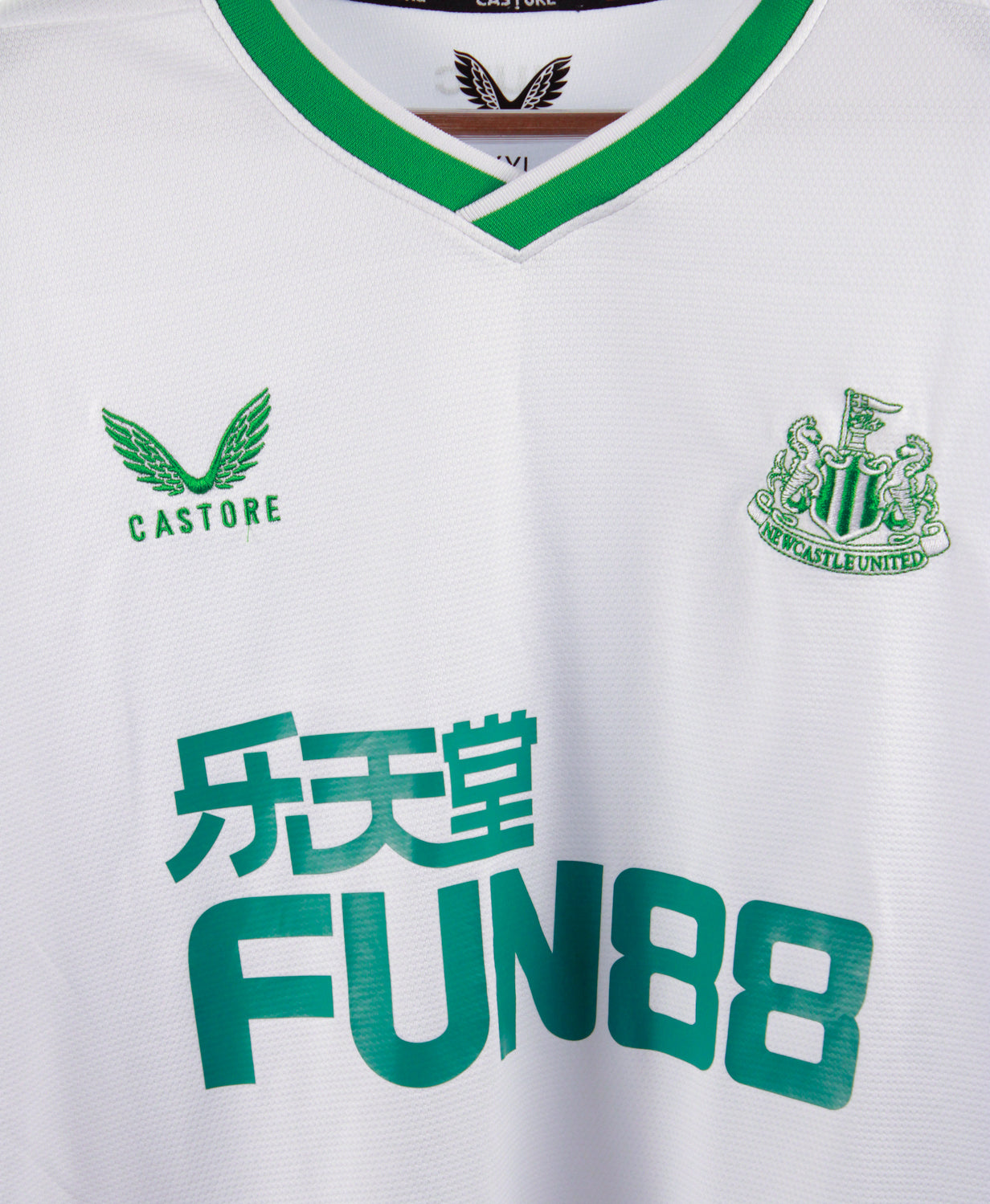 Newcastle 2022-23 Isak Third Kit (2XL)