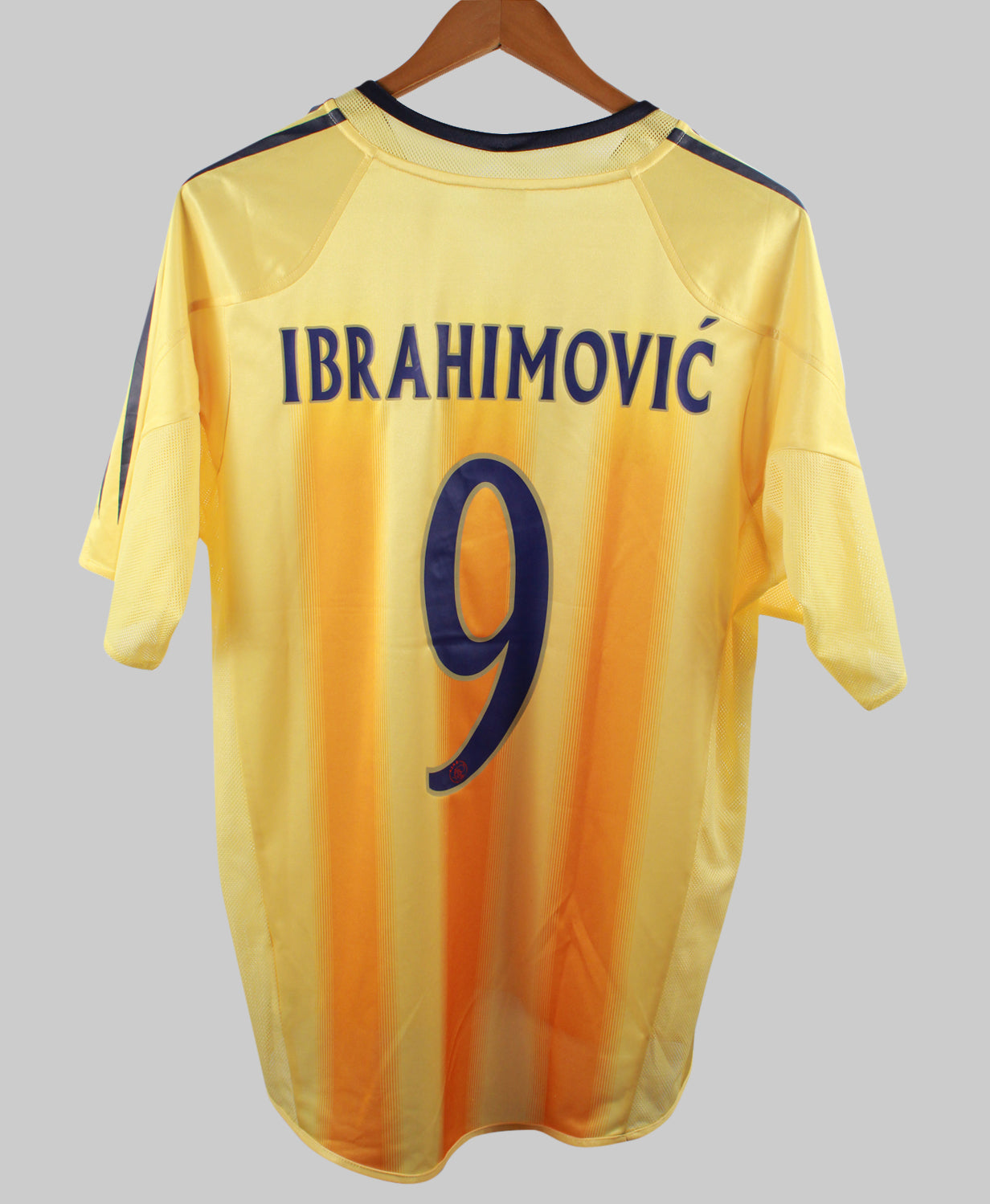 Ajax 2004-05 Ibrahimovic Away Kit (M)