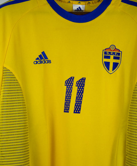 Sweden 2002 Larsson Home Kit (L)