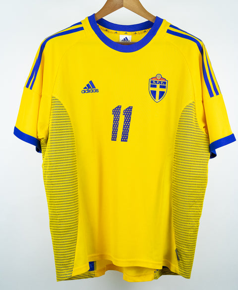 Sweden 2002 Larsson Home Kit (L)