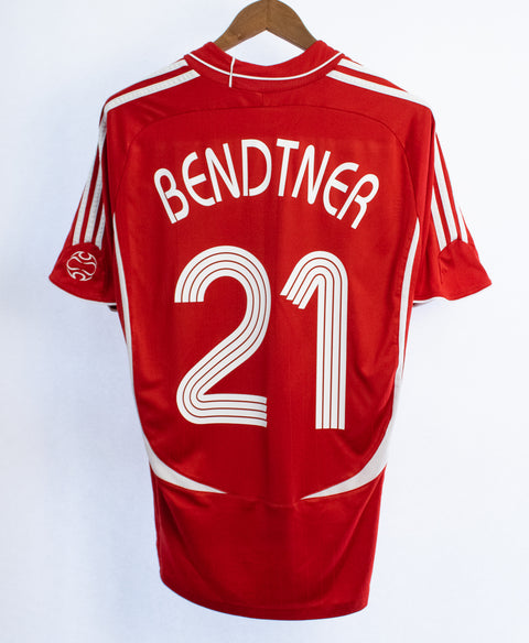 Denmark 2006 Bendtner Home Kit (L)