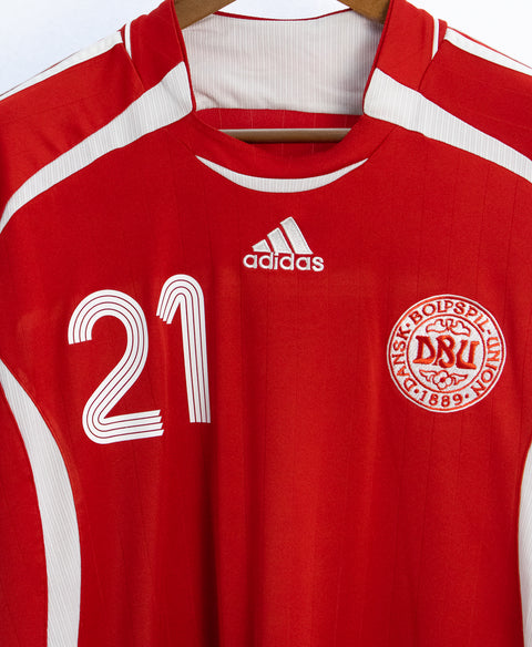 Denmark 2006 Bendtner Home Kit (L)