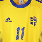 Sweden 2002-03 Larsson Home Kit (M)