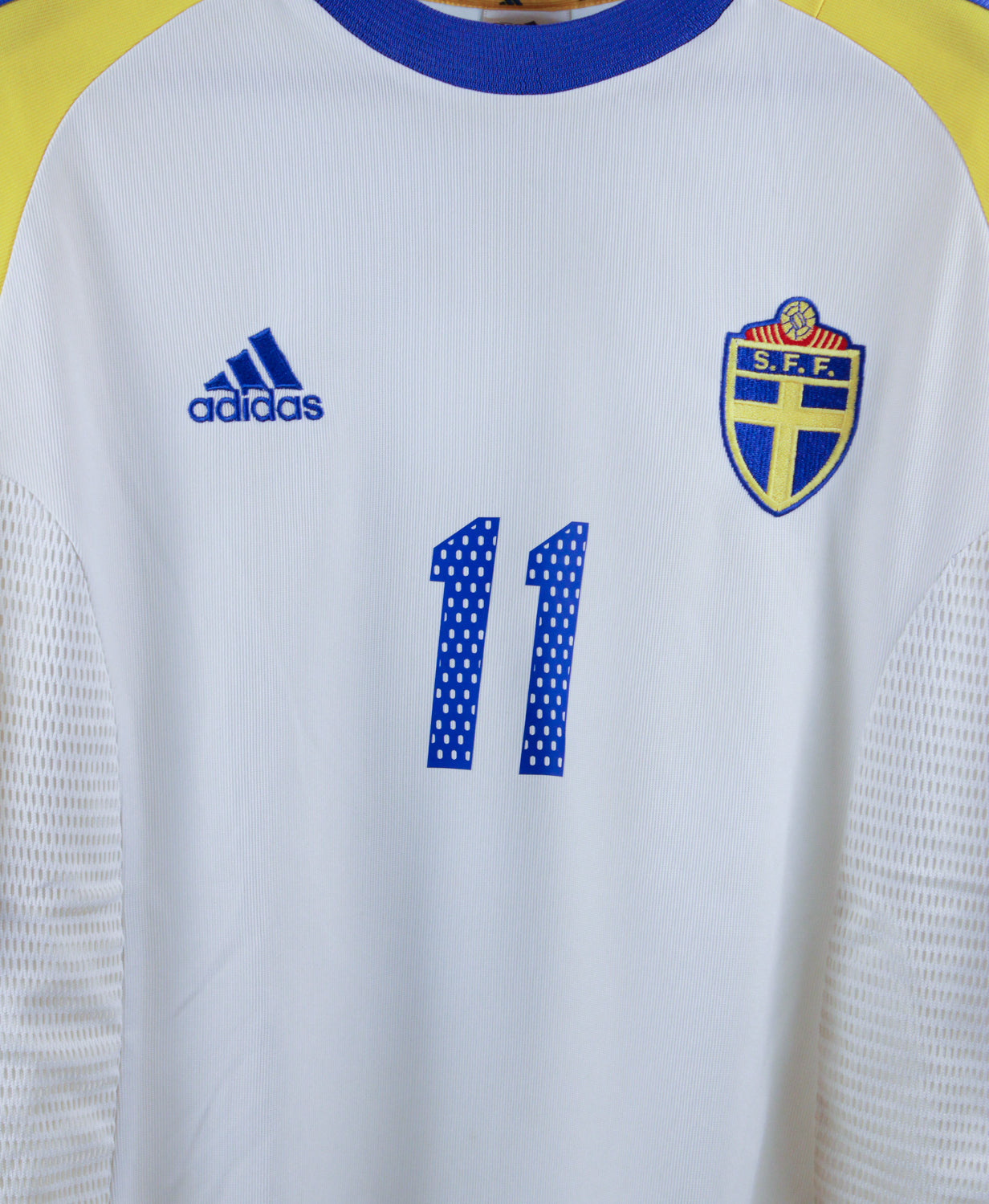 Sweden 2002-03 Larsson Away Kit (L)