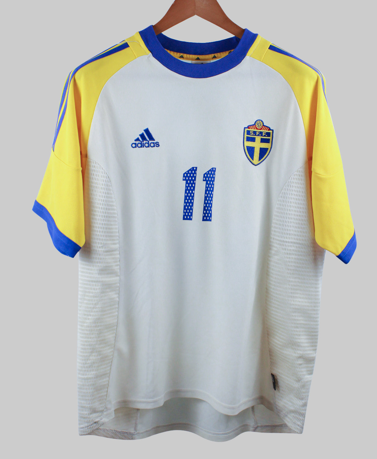 Sweden 2002-03 Larsson Away Kit (L)