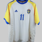 Sweden 2002-03 Larsson Away Kit (L)