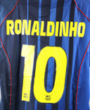 Barcelona 2004-05 Ronaldinho Away Kit (L)