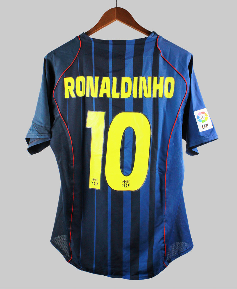 Barcelona 2004-05 Ronaldinho Away Kit (L)