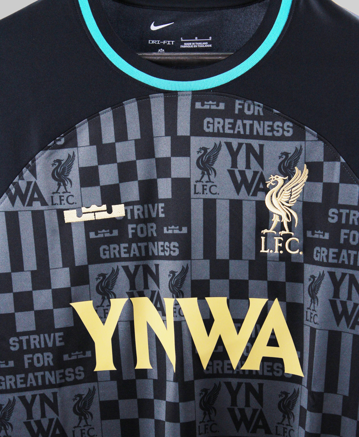 Liverpool 2022-23  Liverpool x LeBron James Kit (L)