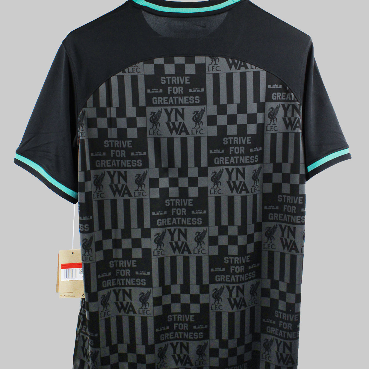 Liverpool 2022-23  Liverpool x LeBron James Kit (L)