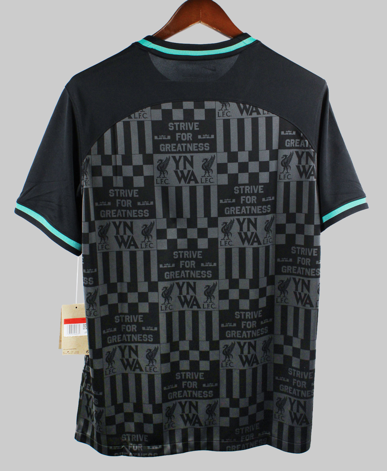 Liverpool 2022-23  Liverpool x LeBron James Kit (L)