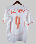 Netherlands 2004-05 Kluivert Away Kit (M)