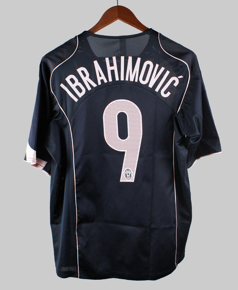 Juventus 2004-05 Ibrahimovic Away Kit (L)
