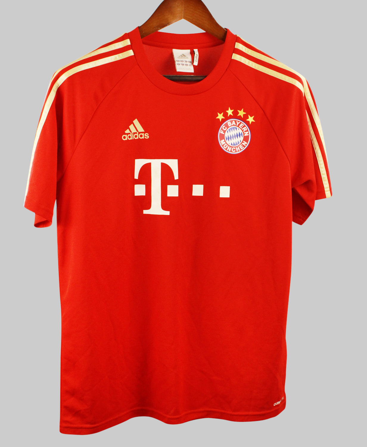Bayern Munich 2015-16  Training Kit  (M)