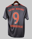 Bayern Munich 2016-17 Lewandowski Away Kit (M)