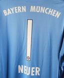 Bayern Munich 2015-16 Neuer Goalkeeper kit (2XL)