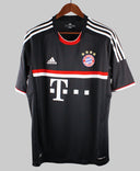 Bayern Munich 2011-12 Kroos Third Kit (L)