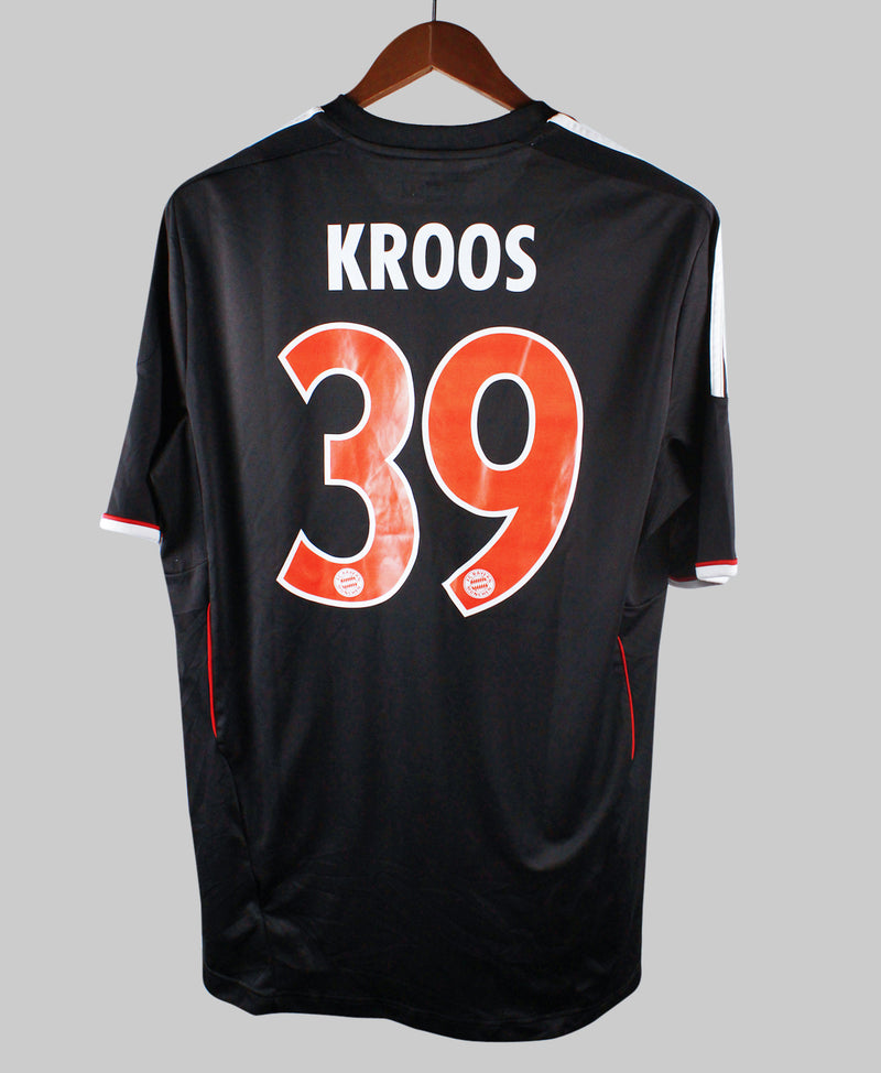 Bayern Munich 2011-12 Kroos Third Kit (L)