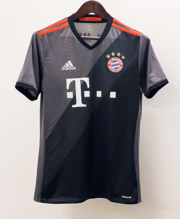 Bayern Munchen 2016-17 Away Kit (S)