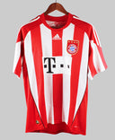 Bayern Munich 2010-11 Muller Home Kit (M)