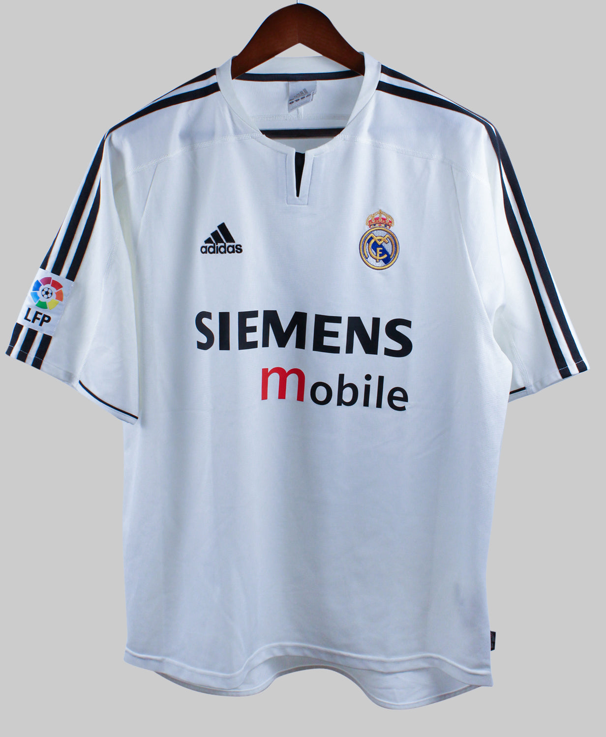 Real Madrid 2003-04 R. Carlos Home Kit  (L)