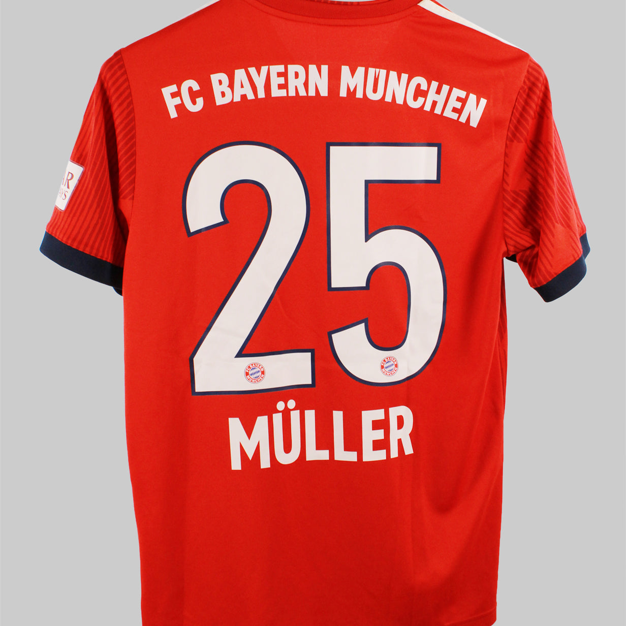 Bayern Munich 2018-19 Muller Home Kit   (S)