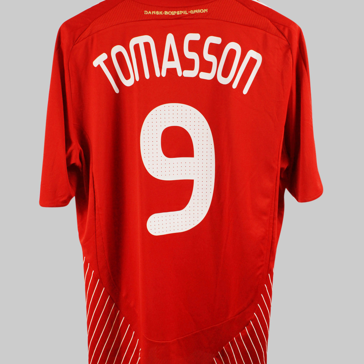 Denmark 2008-09 Tomasson Home Kit   (XL)