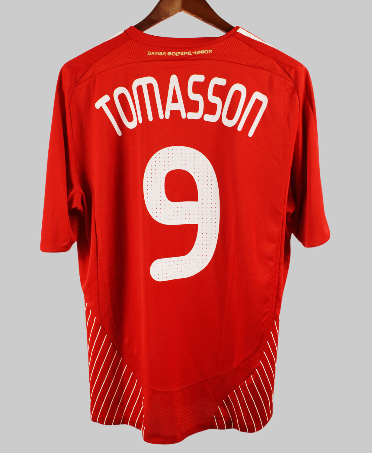 Denmark 2008-09 Tomasson Home Kit   (XL)