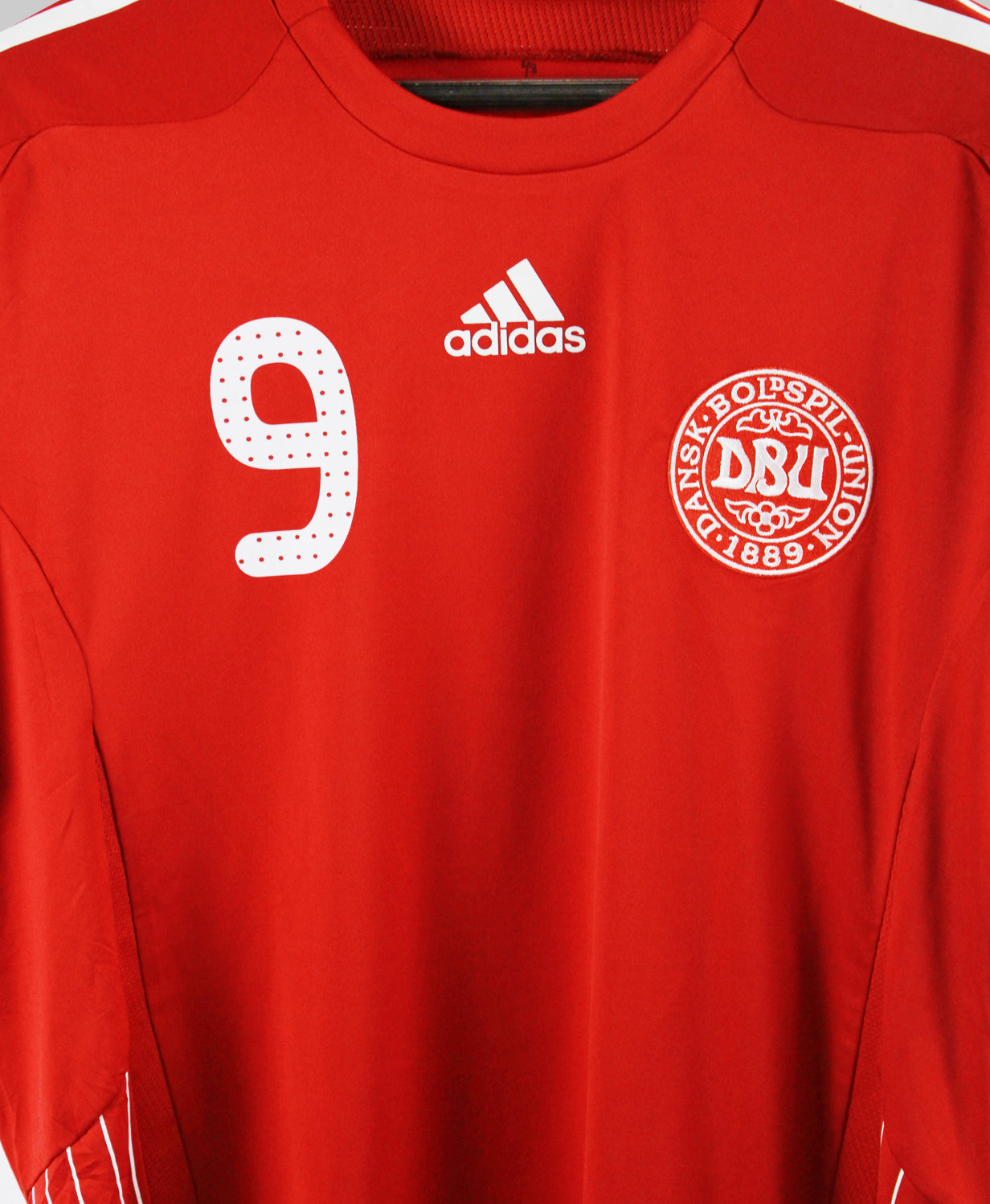 Denmark 2008-09 Tomasson Home Kit   (XL)