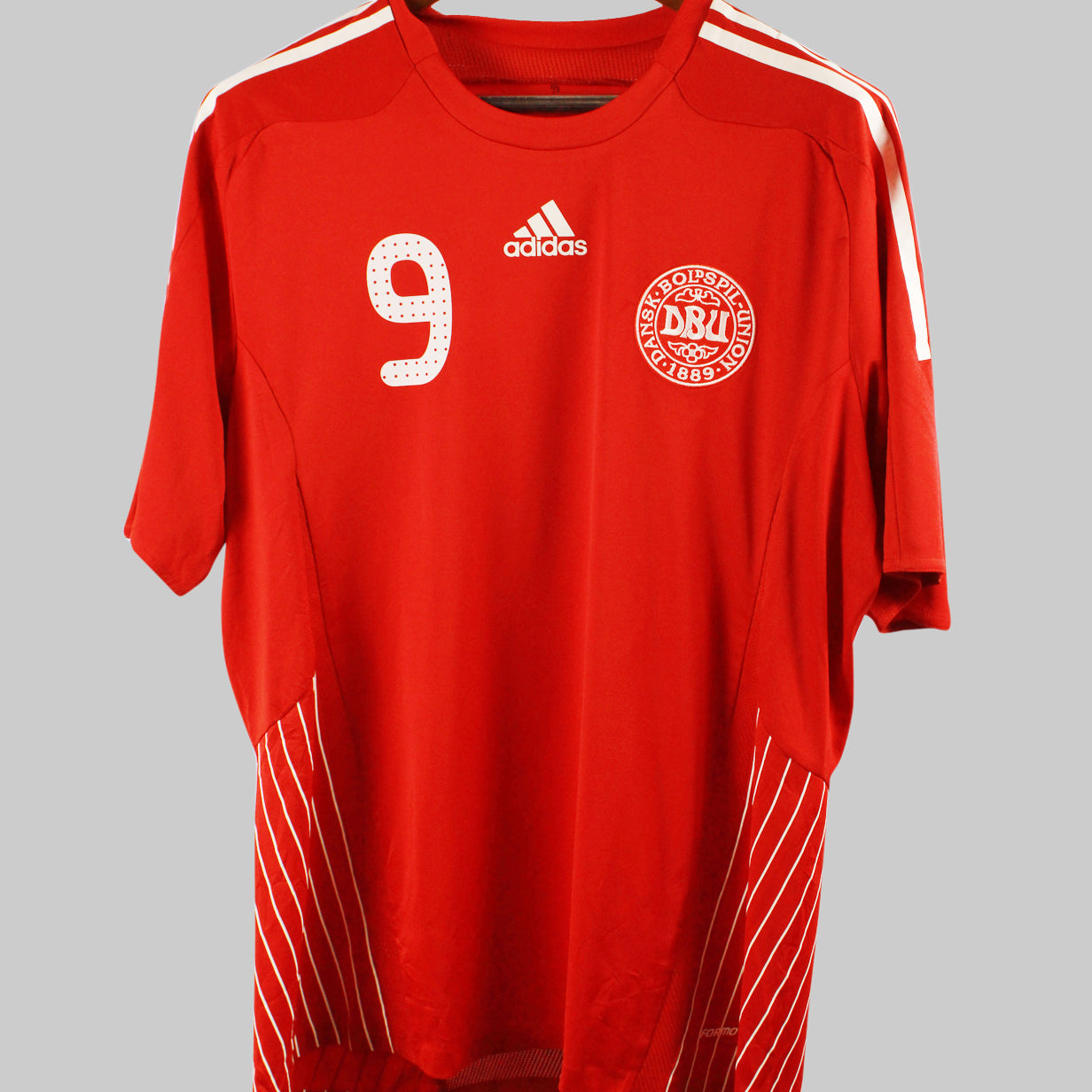Denmark 2008-09 Tomasson Home Kit   (XL)