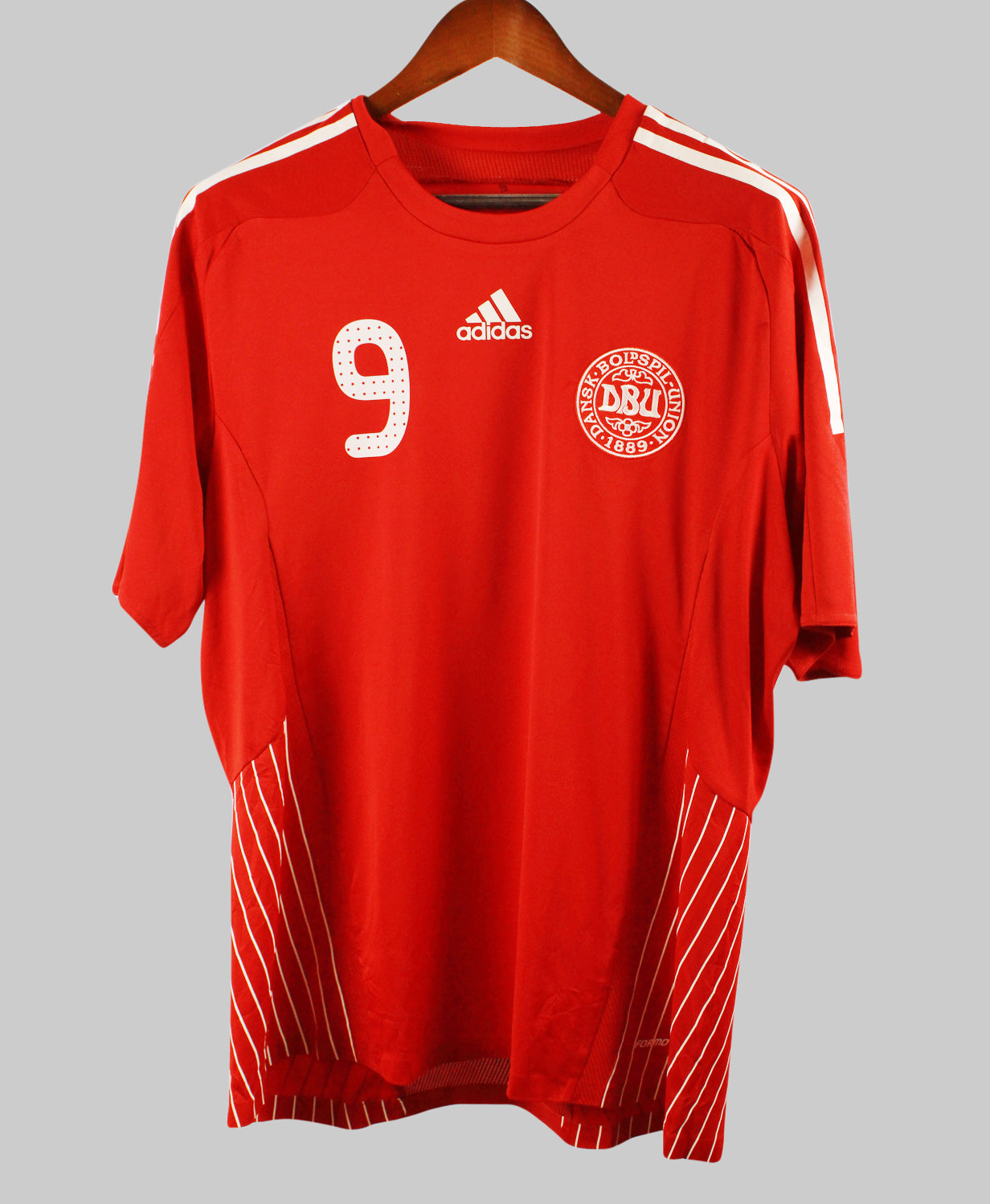 Denmark 2008-09 Tomasson Home Kit   (XL)