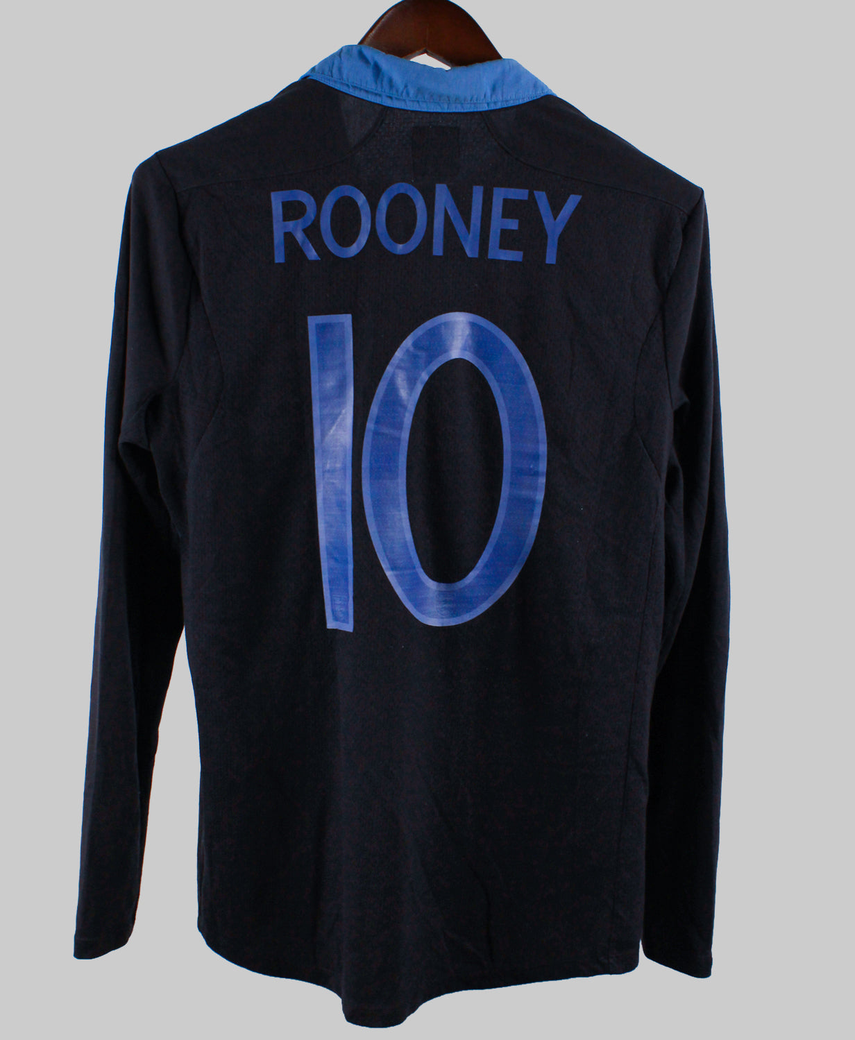 England 2011-12 Rooney Long Sleeve Away Kit   (M)