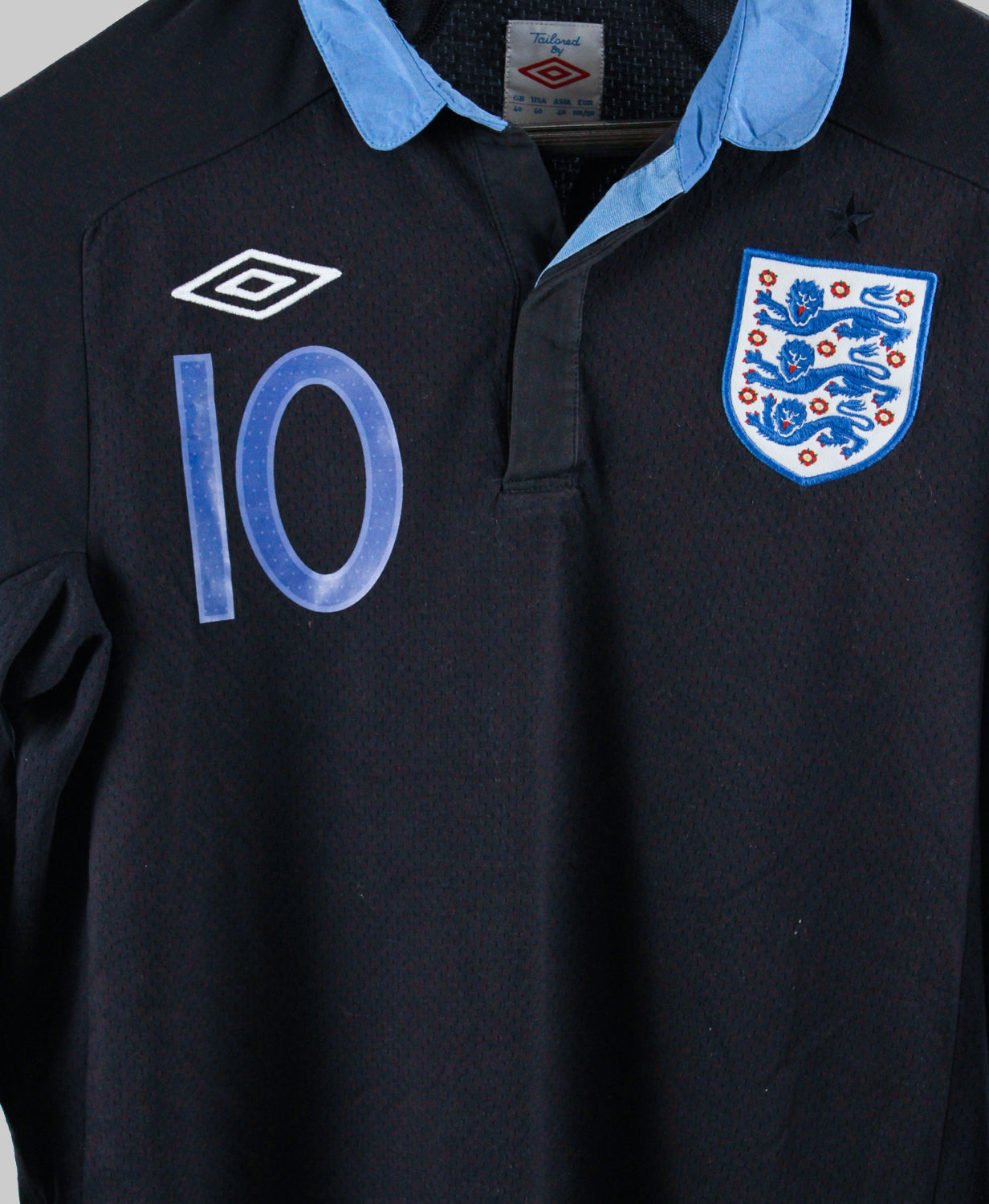 England 2011-12 Rooney Long Sleeve Away Kit   (M)