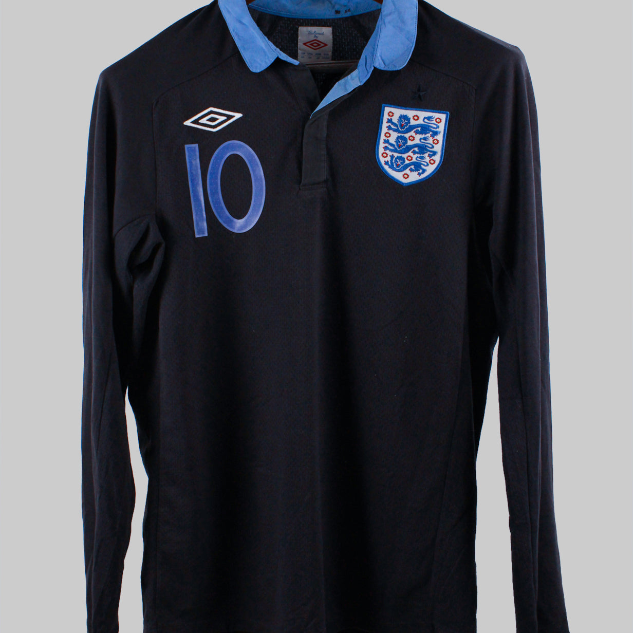 England 2011-12 Rooney Long Sleeve Away Kit   (M)