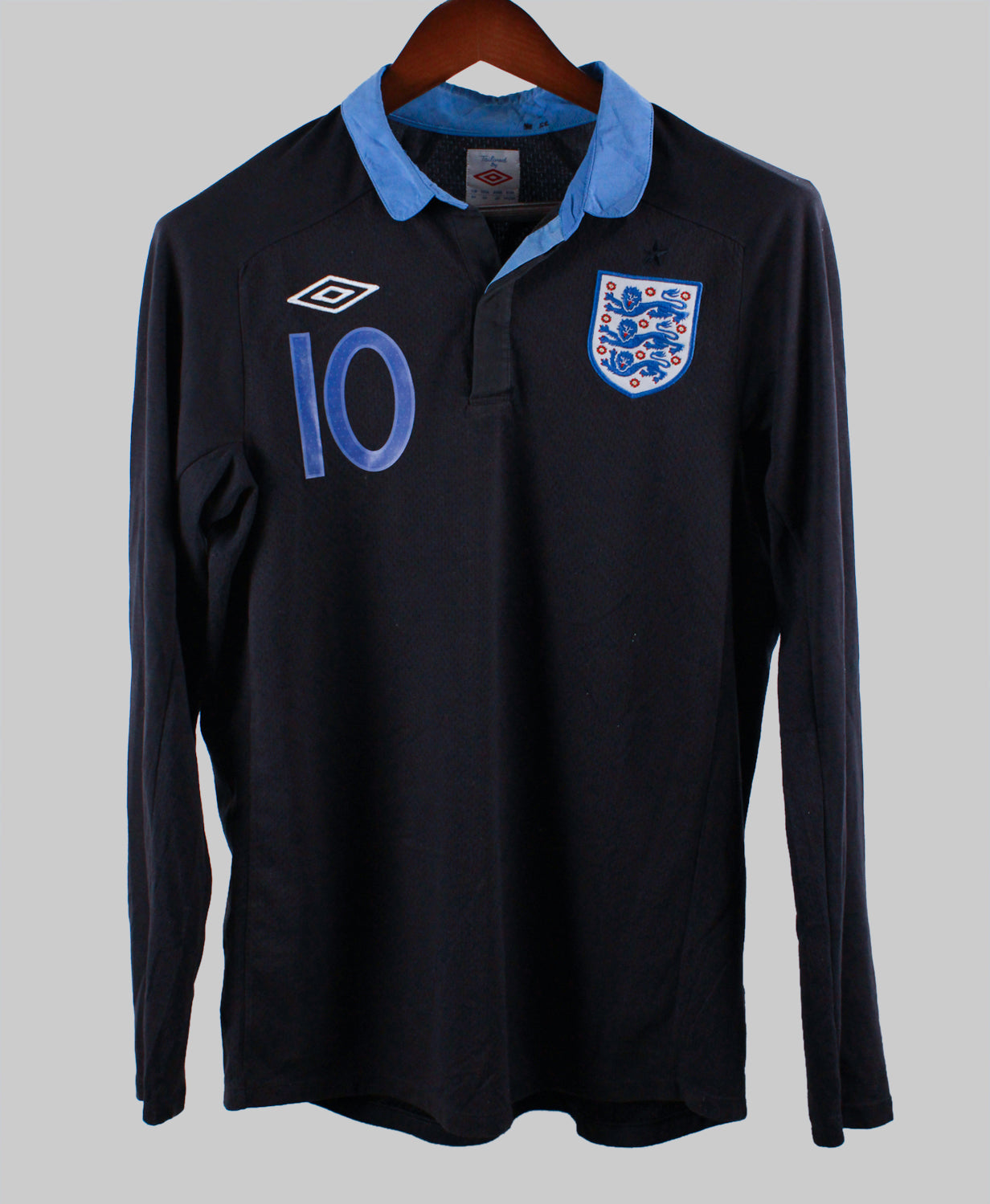 England 2011-12 Rooney Long Sleeve Away Kit   (M)