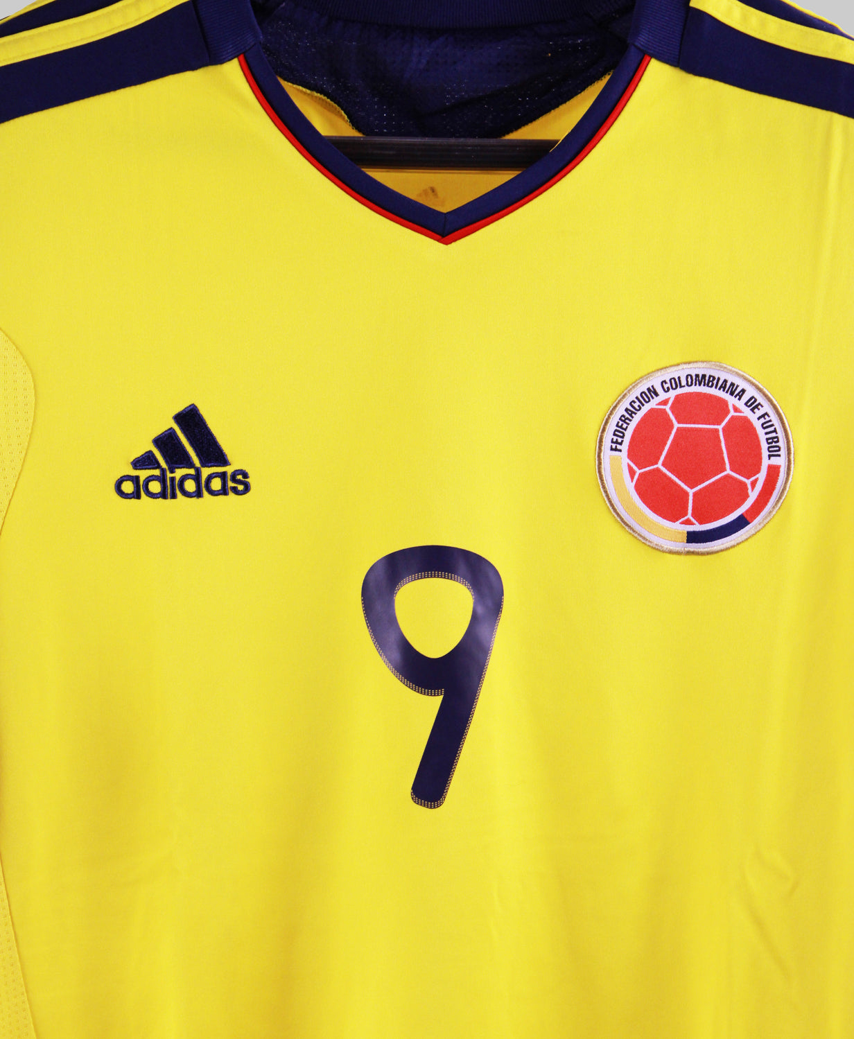 Colombia 2011-12 Falcao Home Kit  (S)