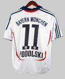 Bayern Munich 2006-07 Podolski Away Kit (YL)