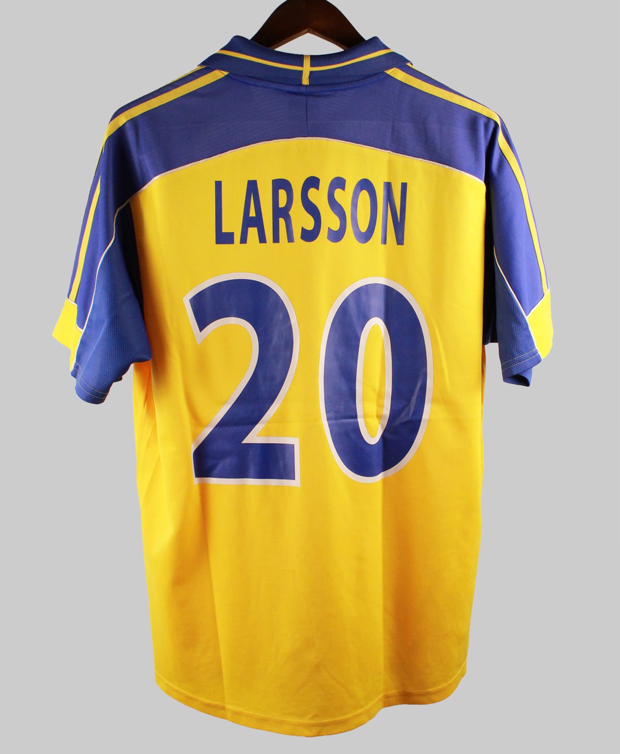 Sweden 2000-01 Larsson Home Kit  (L)