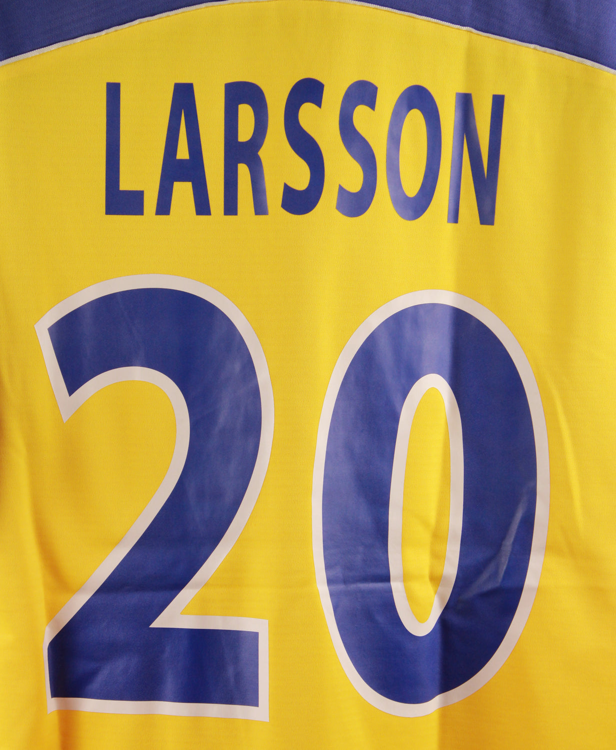 Sweden 2000-01 Larsson Home Kit  (L)